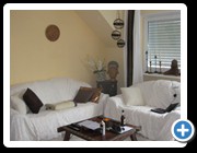 Inka- und Mayafiguren sowie Bilder in der Wohnung.